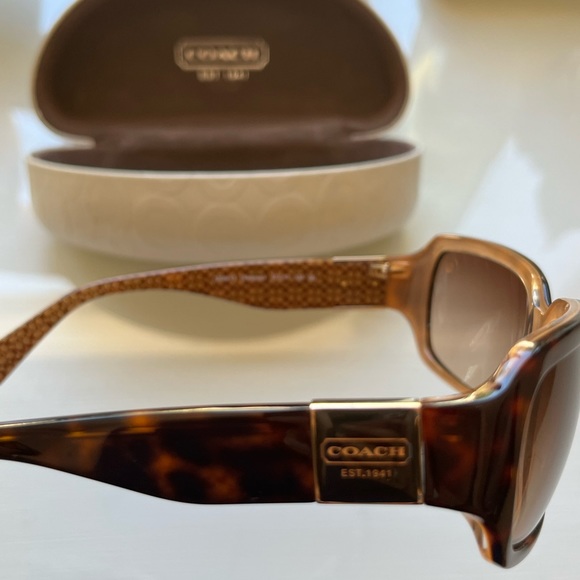 Brown Tortoise Shell Coach Sunglasses. Like new! With white hard Coach case incl - Picture 10 of 12